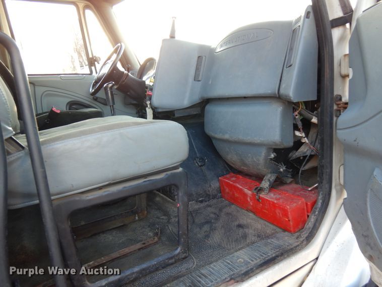 image for item HD9245 2006 International 8600  semi truck