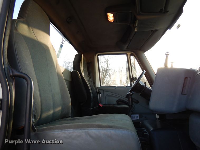 image for item HD9245 2006 International 8600  semi truck