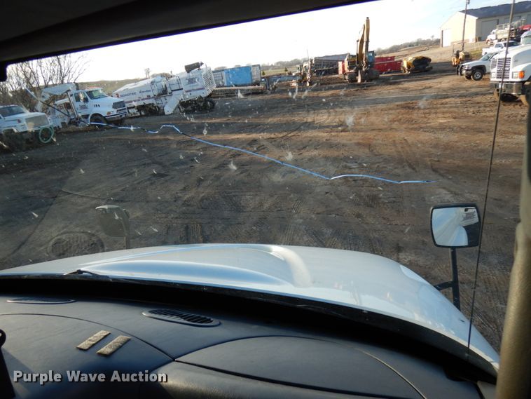 image for item HD9245 2006 International 8600  semi truck