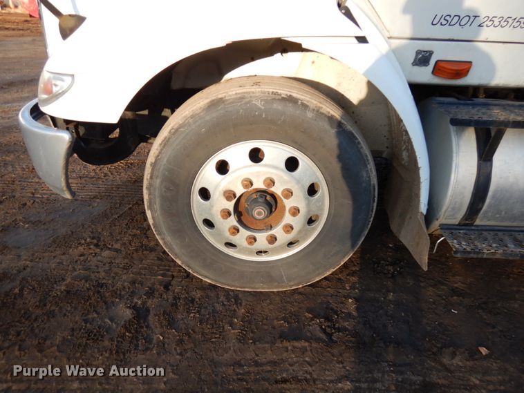 image for item HD9245 2006 International 8600  semi truck