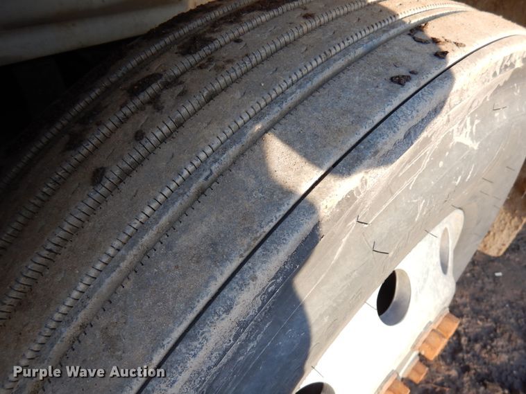 image for item HD9245 2006 International 8600  semi truck