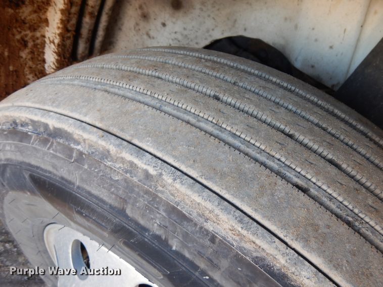 image for item HD9245 2006 International 8600  semi truck