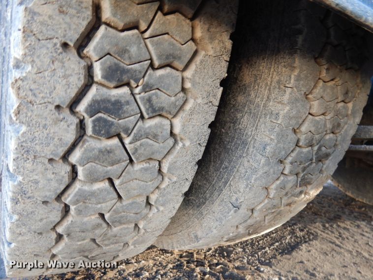 image for item HD9245 2006 International 8600  semi truck