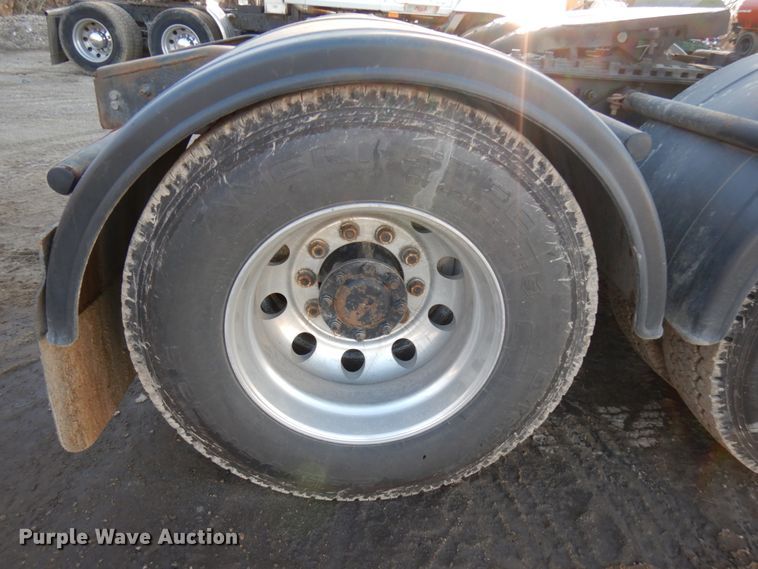 image for item HD9245 2006 International 8600  semi truck