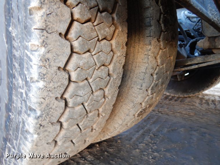 image for item HD9245 2006 International 8600  semi truck