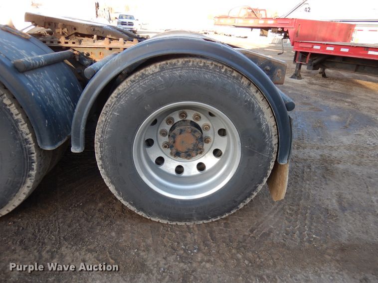 image for item HD9245 2006 International 8600  semi truck