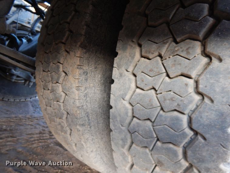 image for item HD9245 2006 International 8600  semi truck