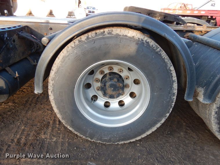 image for item HD9245 2006 International 8600  semi truck