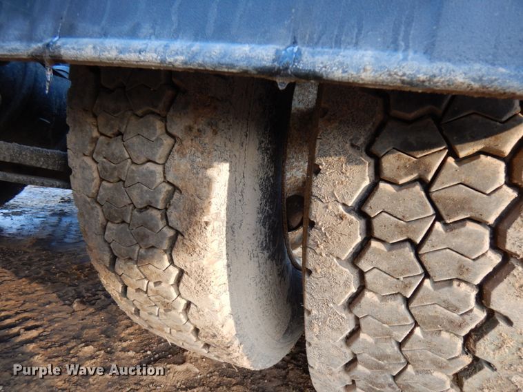 image for item HD9245 2006 International 8600  semi truck