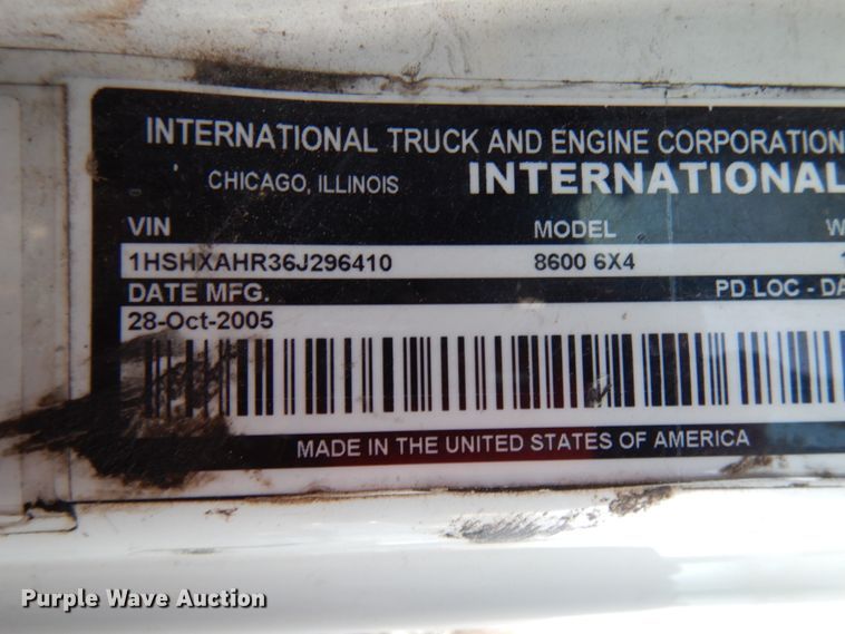 image for item HD9245 2006 International 8600  semi truck