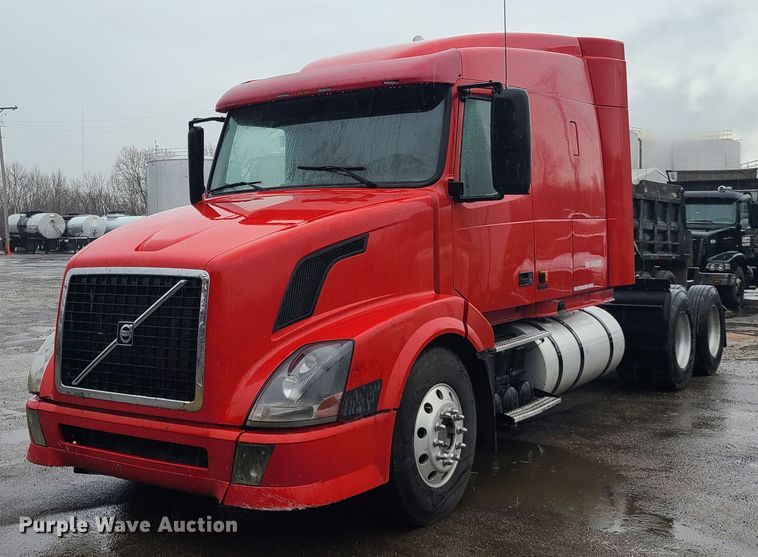 image for item HM9391 2006 Volvo VNL  semi truck