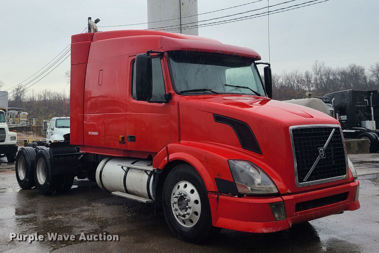 image for item HM9391 2006 Volvo VNL  semi truck