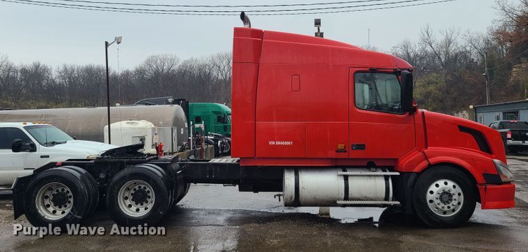 image for item HM9391 2006 Volvo VNL  semi truck