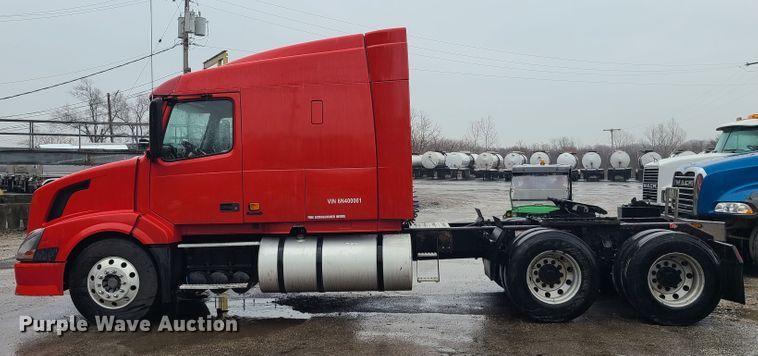 image for item HM9391 2006 Volvo VNL  semi truck