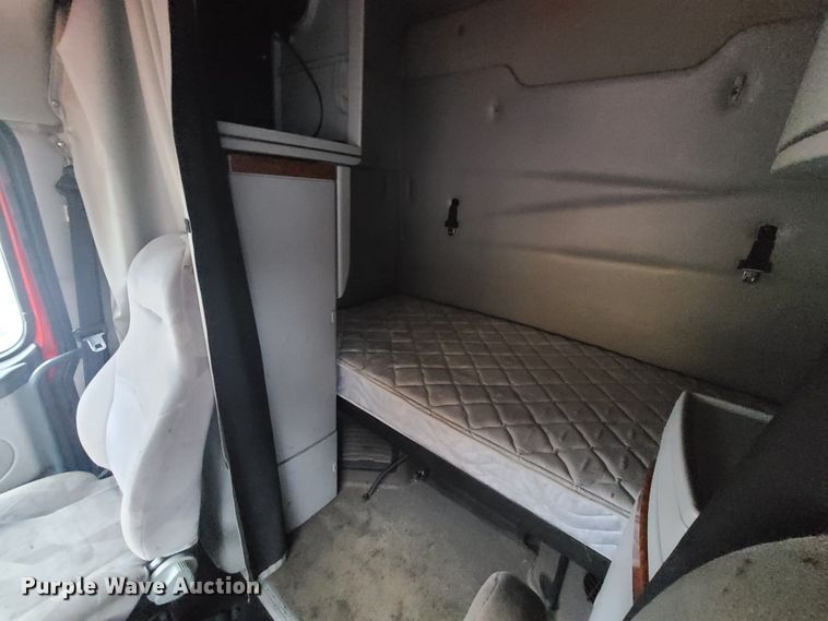 image for item HM9391 2006 Volvo VNL  semi truck