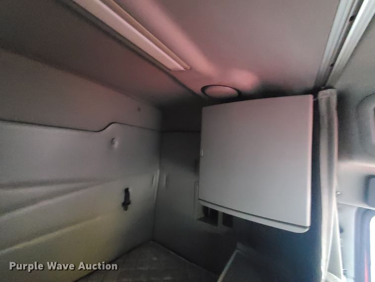 image for item HM9391 2006 Volvo VNL  semi truck