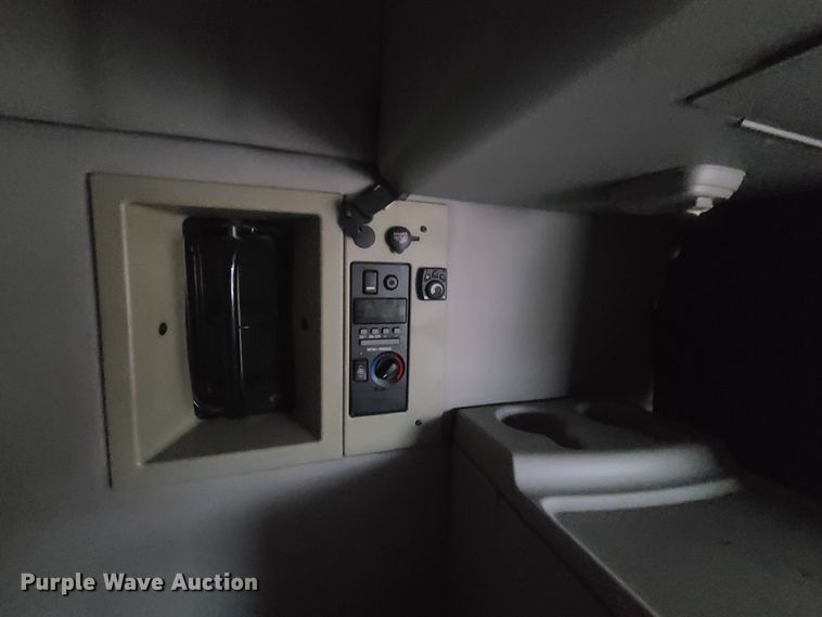 image for item HM9391 2006 Volvo VNL  semi truck