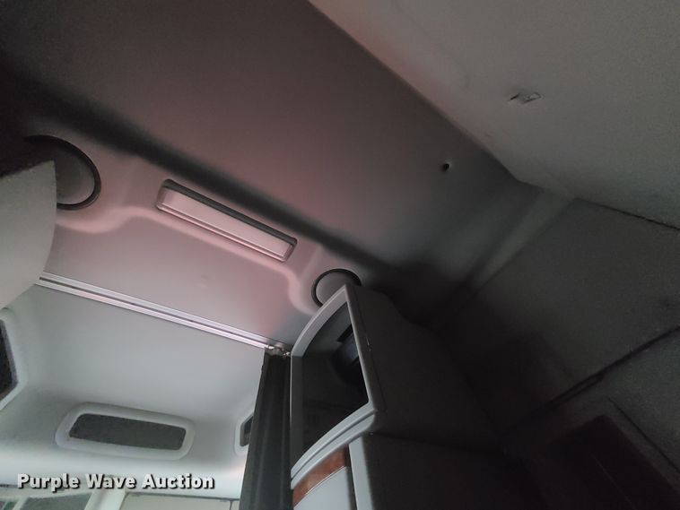 image for item HM9391 2006 Volvo VNL  semi truck