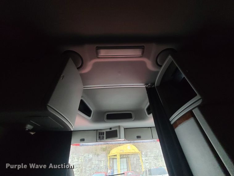 image for item HM9391 2006 Volvo VNL  semi truck