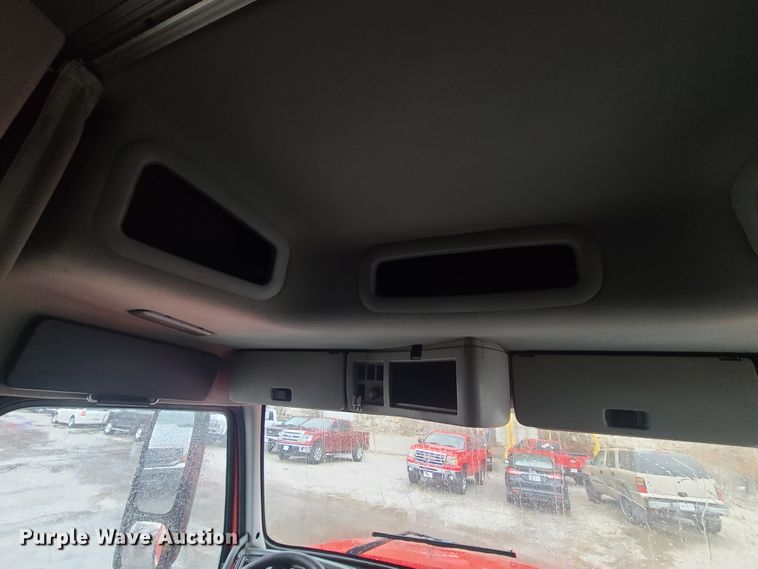 image for item HM9391 2006 Volvo VNL  semi truck