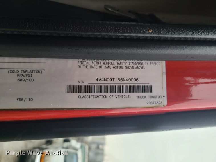 image for item HM9391 2006 Volvo VNL  semi truck