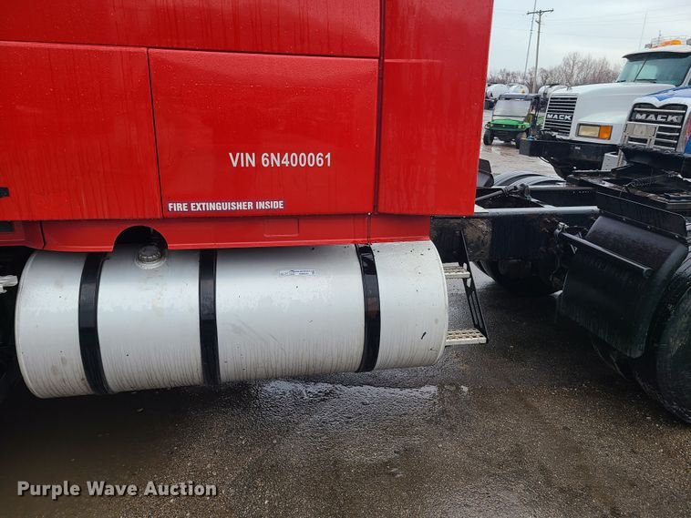 image for item HM9391 2006 Volvo VNL  semi truck