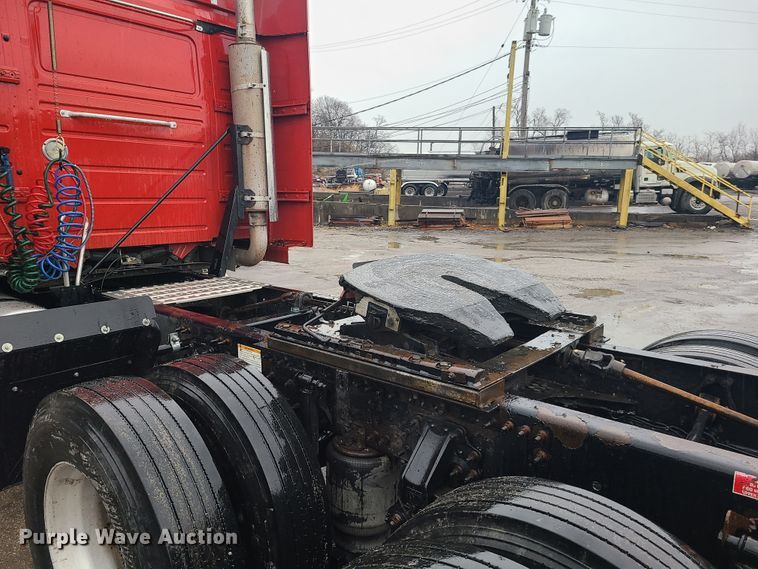 image for item HM9391 2006 Volvo VNL  semi truck