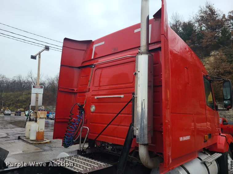 image for item HM9391 2006 Volvo VNL  semi truck