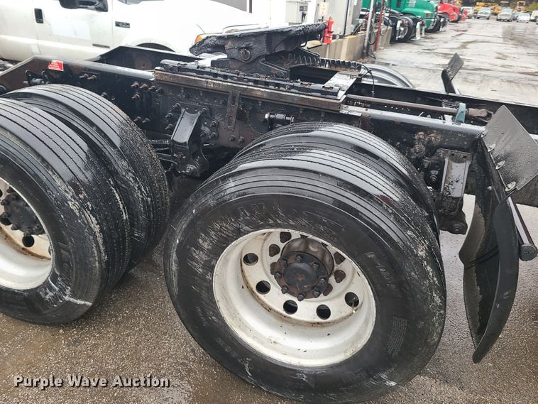 image for item HM9391 2006 Volvo VNL  semi truck