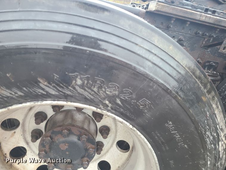 image for item HM9391 2006 Volvo VNL  semi truck