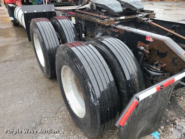 image for item HM9391 2006 Volvo VNL  semi truck