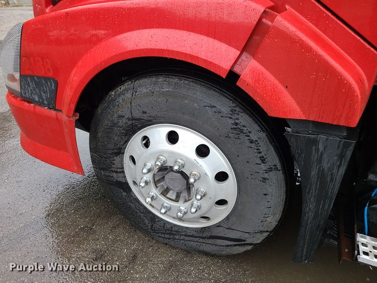 image for item HM9391 2006 Volvo VNL  semi truck