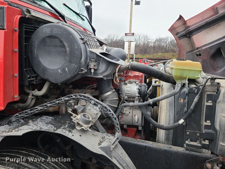 image for item HM9391 2006 Volvo VNL  semi truck