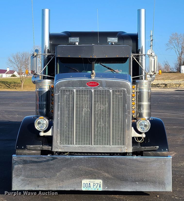 image for item HM9825 1997 Peterbilt 379  semi truck