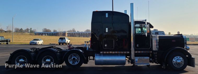 image for item HM9825 1997 Peterbilt 379  semi truck