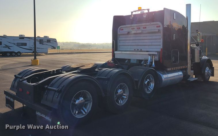 image for item HM9825 1997 Peterbilt 379  semi truck