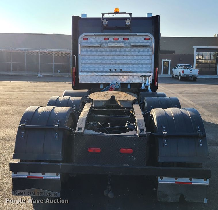 image for item HM9825 1997 Peterbilt 379  semi truck