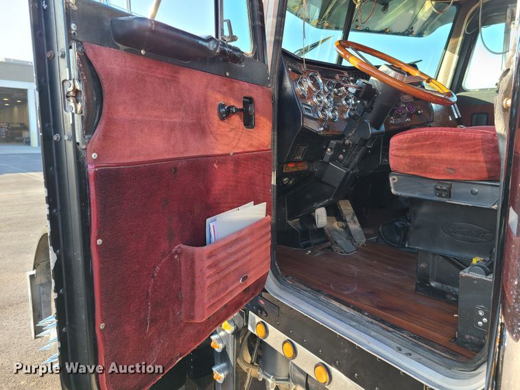 image for item HM9825 1997 Peterbilt 379  semi truck