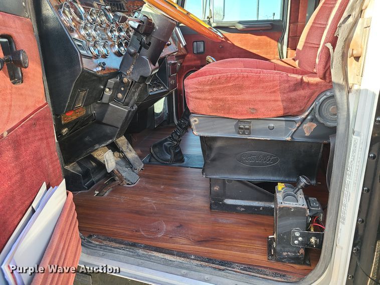 image for item HM9825 1997 Peterbilt 379  semi truck