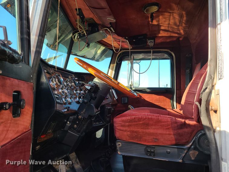 image for item HM9825 1997 Peterbilt 379  semi truck