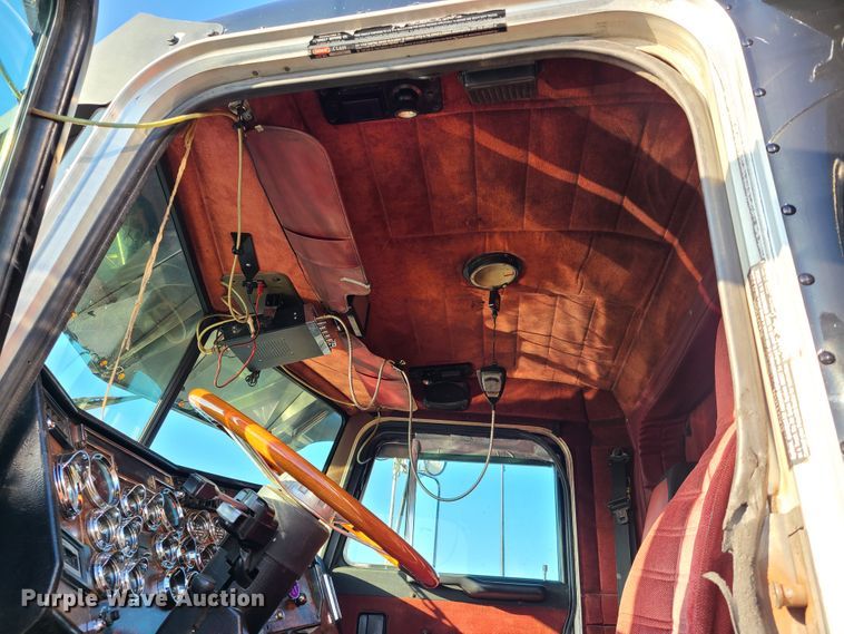 image for item HM9825 1997 Peterbilt 379  semi truck