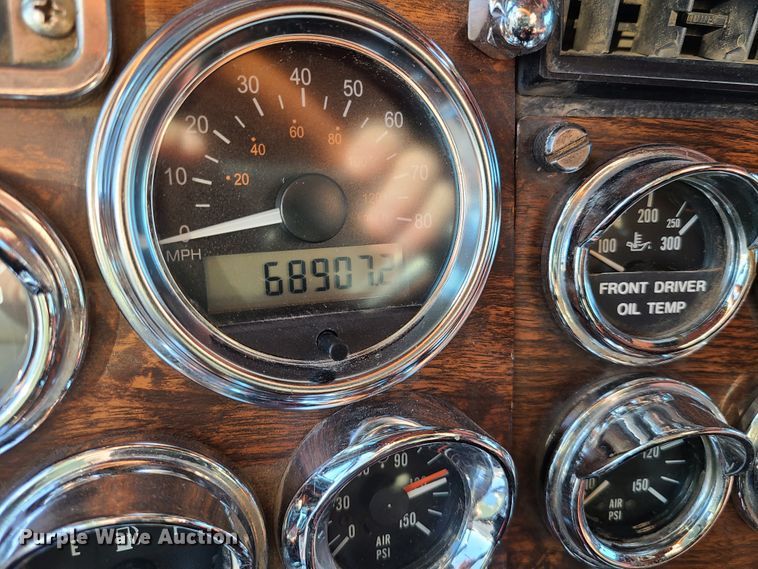 image for item HM9825 1997 Peterbilt 379  semi truck