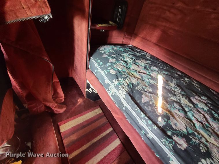 image for item HM9825 1997 Peterbilt 379  semi truck