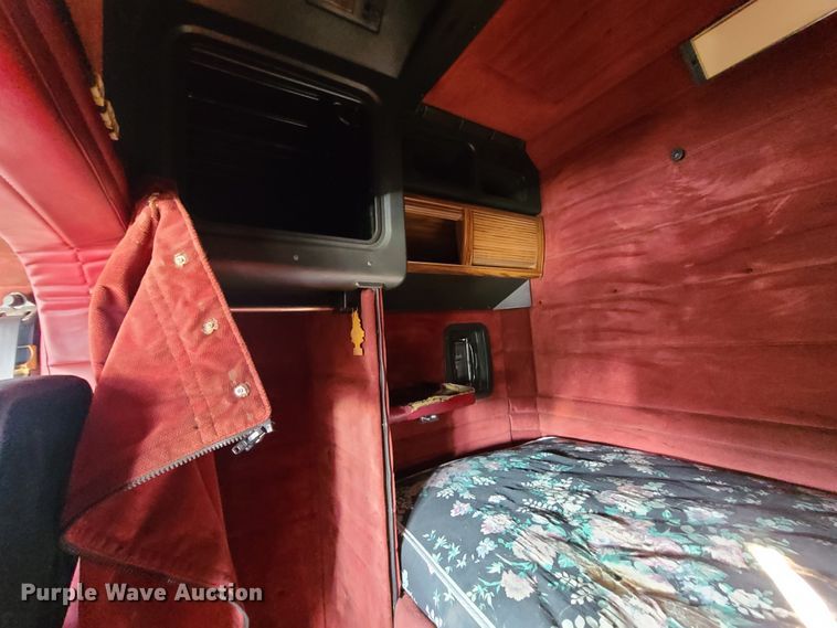 image for item HM9825 1997 Peterbilt 379  semi truck