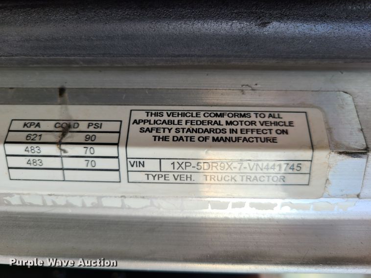 image for item HM9825 1997 Peterbilt 379  semi truck