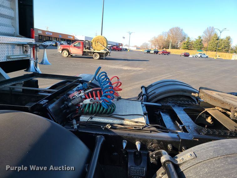 image for item HM9825 1997 Peterbilt 379  semi truck