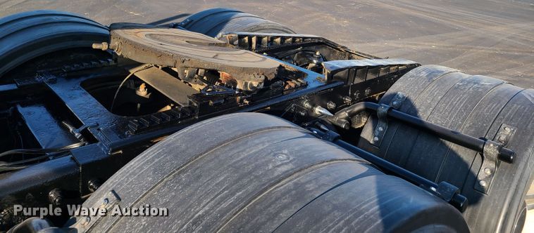 image for item HM9825 1997 Peterbilt 379  semi truck