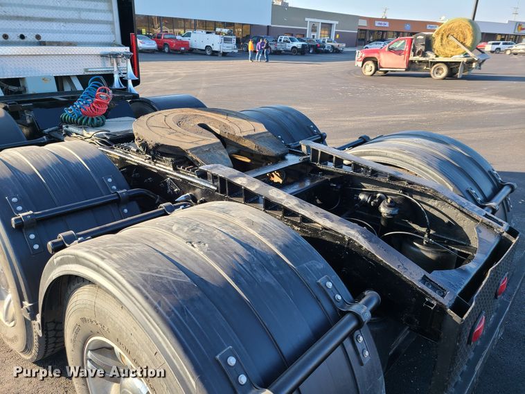 image for item HM9825 1997 Peterbilt 379  semi truck