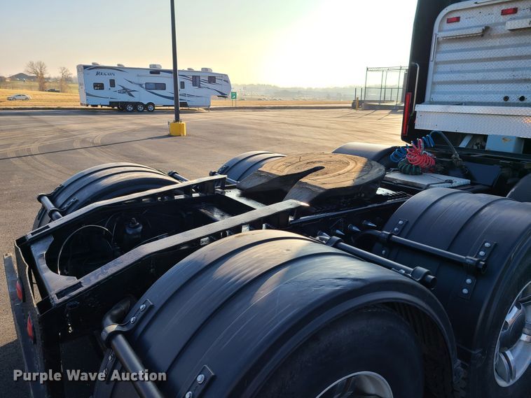 image for item HM9825 1997 Peterbilt 379  semi truck