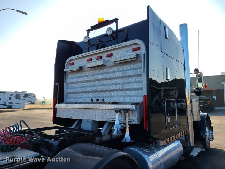 image for item HM9825 1997 Peterbilt 379  semi truck